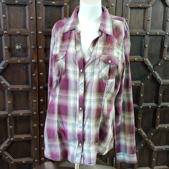 Tops - Size XL purple and green plaid rodeo Western style long sleeve opal snap shirt